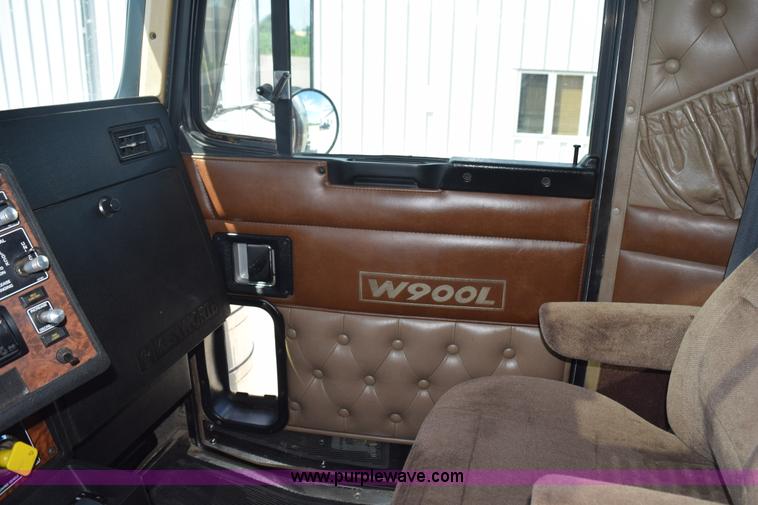 image for item L2655 2001 Kenworth W900L semi truck