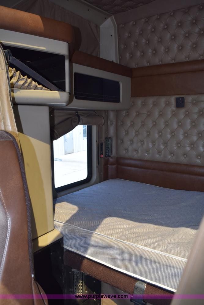 image for item L2655 2001 Kenworth W900L semi truck