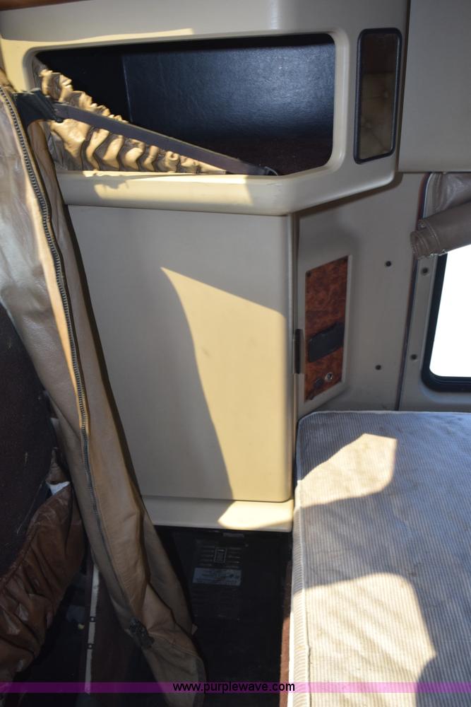 image for item L2655 2001 Kenworth W900L semi truck