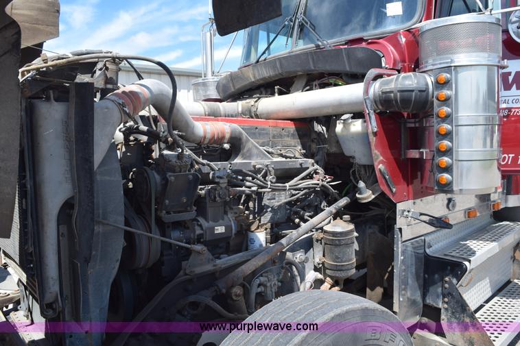 image for item L2655 2001 Kenworth W900L semi truck