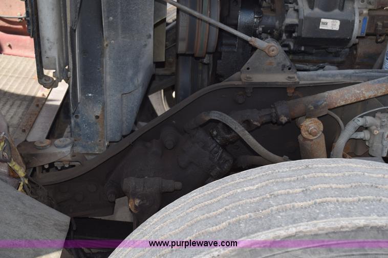 image for item L2655 2001 Kenworth W900L semi truck