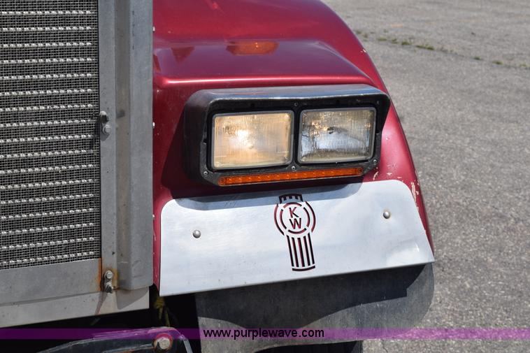 image for item L2655 2001 Kenworth W900L semi truck