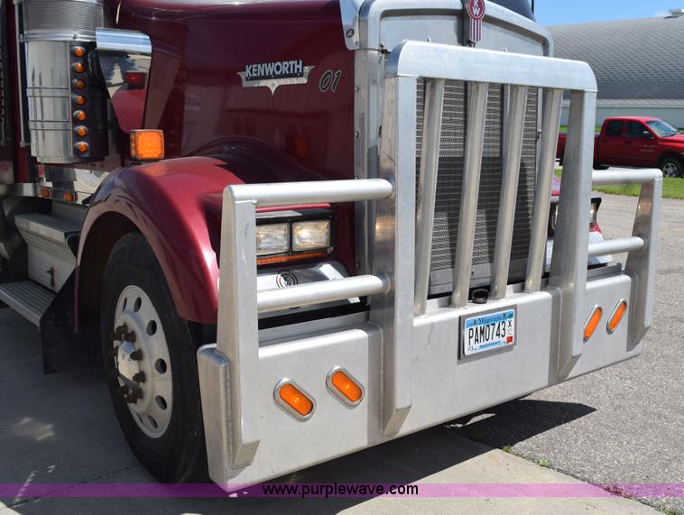 image for item L2655 2001 Kenworth W900L semi truck