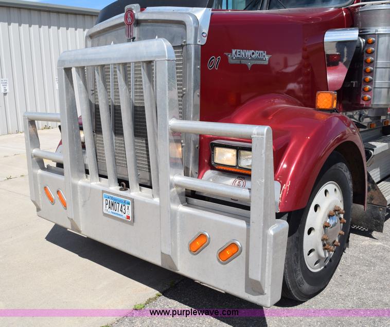 image for item L2655 2001 Kenworth W900L semi truck