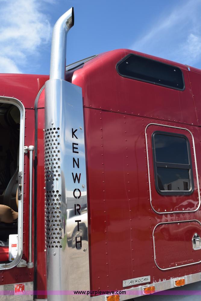 image for item L2655 2001 Kenworth W900L semi truck