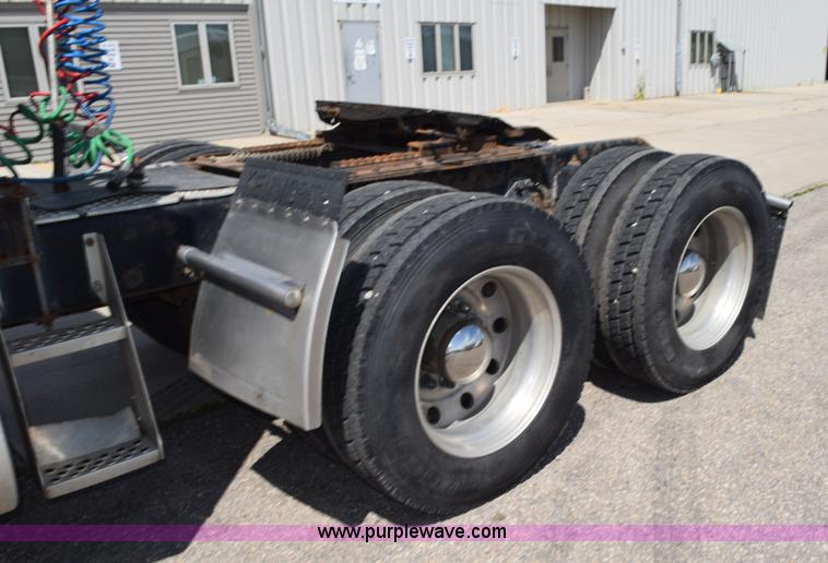 image for item L2655 2001 Kenworth W900L semi truck