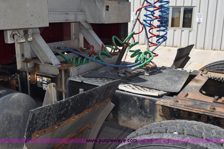 image for item L2655 2001 Kenworth W900L semi truck