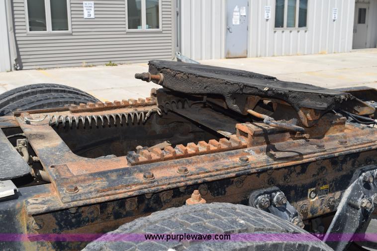 image for item L2655 2001 Kenworth W900L semi truck