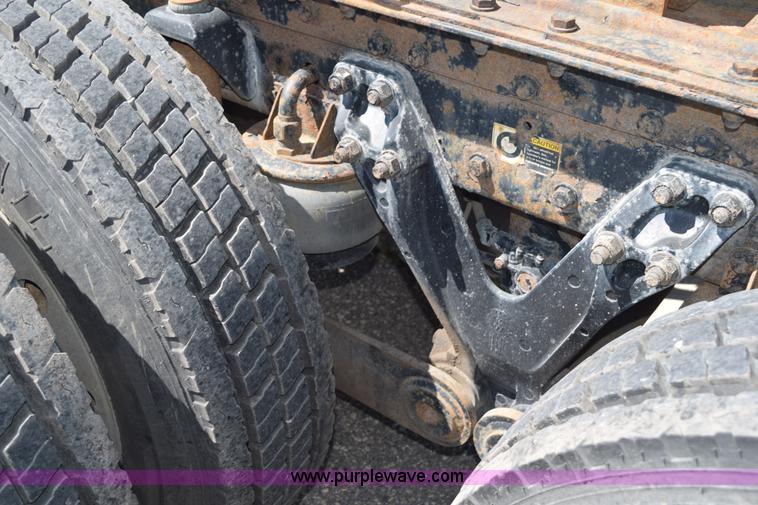 image for item L2655 2001 Kenworth W900L semi truck