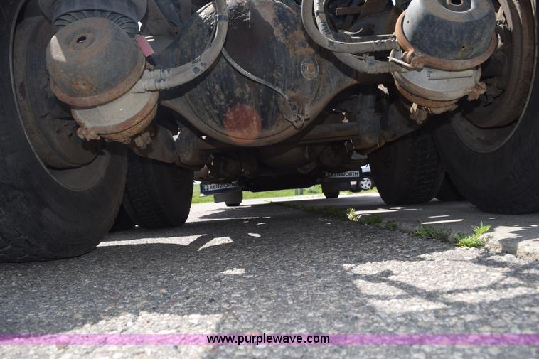 image for item L2655 2001 Kenworth W900L semi truck