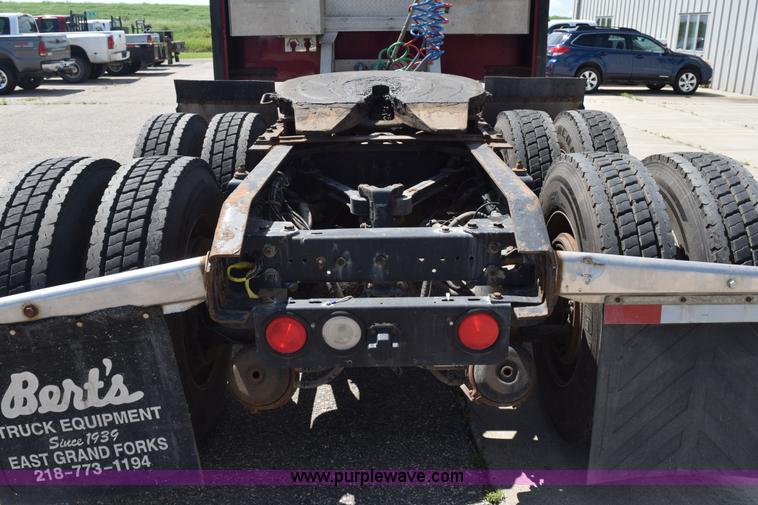 image for item L2655 2001 Kenworth W900L semi truck