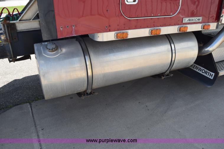 image for item L2655 2001 Kenworth W900L semi truck