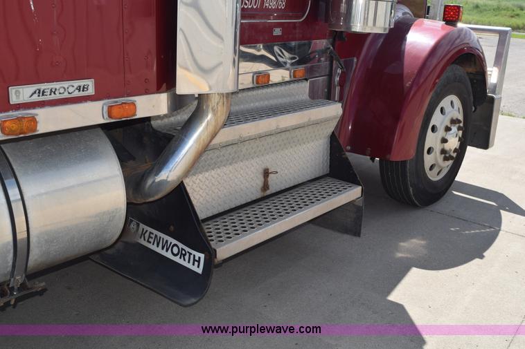 image for item L2655 2001 Kenworth W900L semi truck