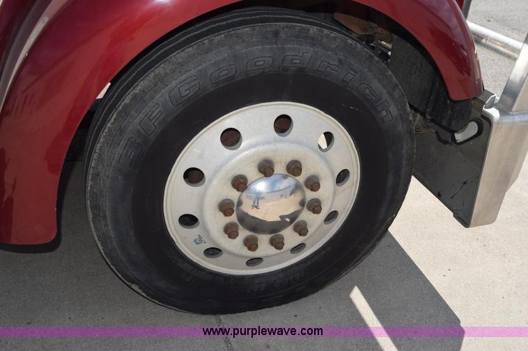 image for item L2655 2001 Kenworth W900L semi truck