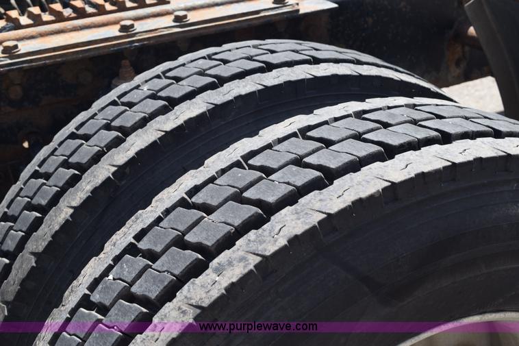 image for item L2655 2001 Kenworth W900L semi truck