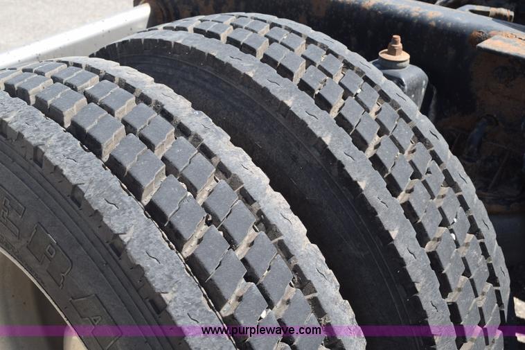 image for item L2655 2001 Kenworth W900L semi truck