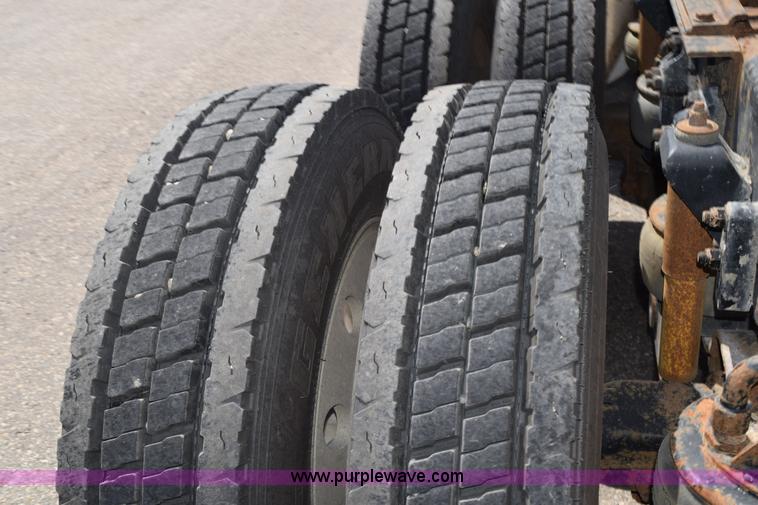 image for item L2655 2001 Kenworth W900L semi truck