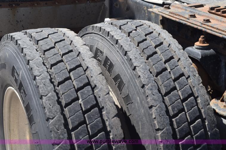 image for item L2655 2001 Kenworth W900L semi truck