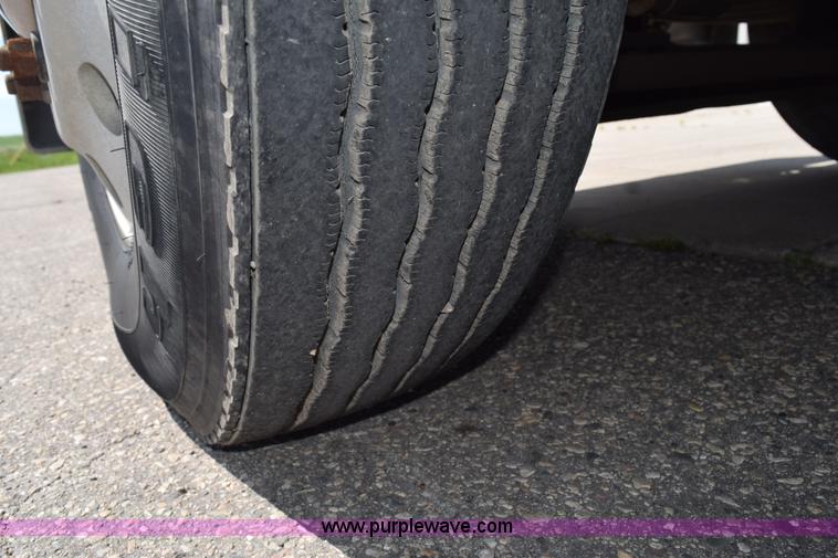 image for item L2655 2001 Kenworth W900L semi truck