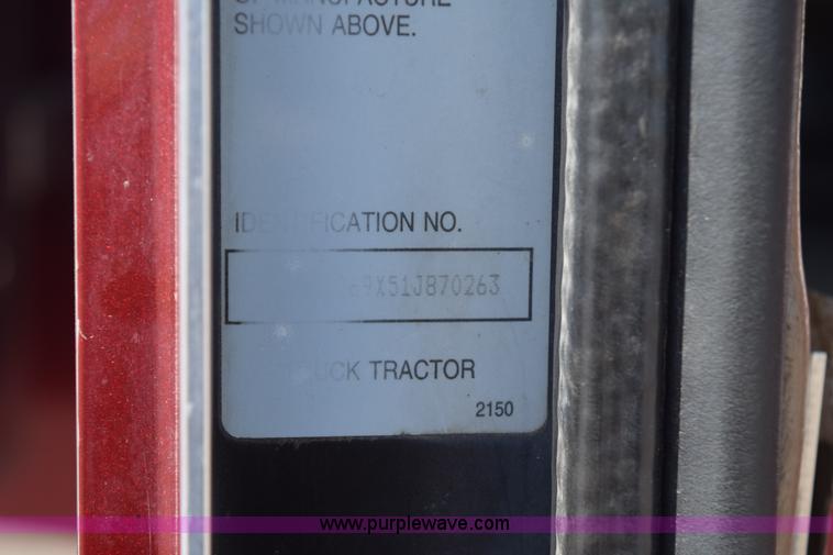 image for item L2655 2001 Kenworth W900L semi truck