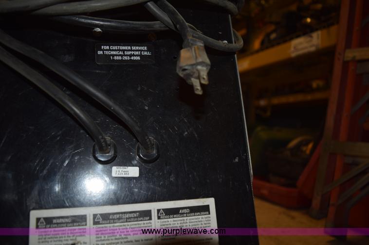image for item L2659 Napa 85-2250 battery charger