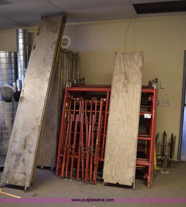 image for item L3328 Assorted planks and scaffolding