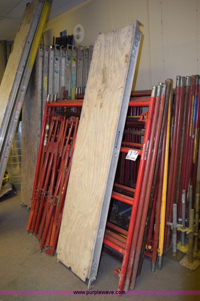 image for item L3328 Assorted planks and scaffolding