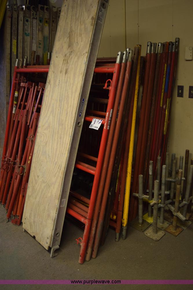 image for item L3328 Assorted planks and scaffolding