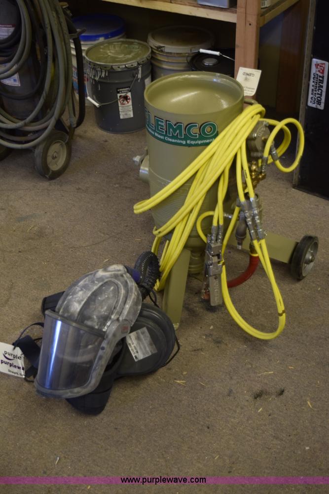 image for item L3332 2013 Clemco 1028 sand blaster