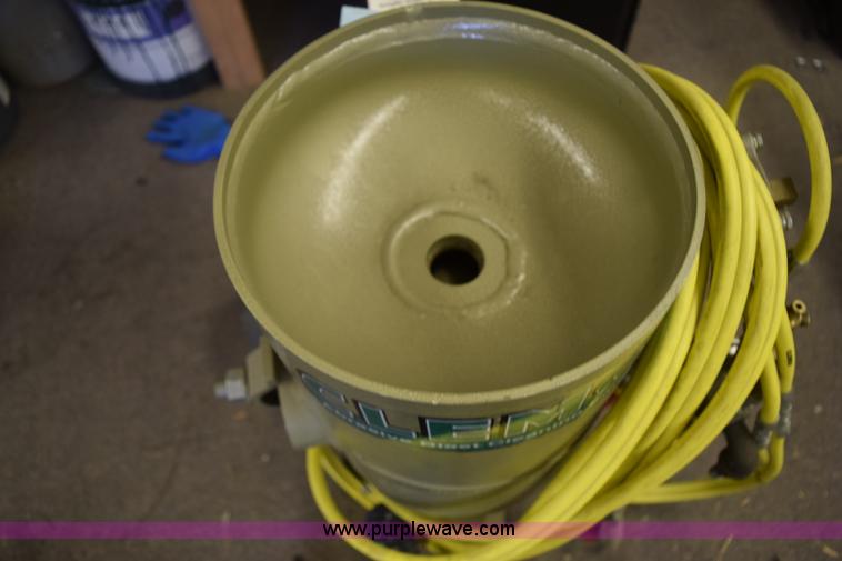 image for item L3332 2013 Clemco 1028 sand blaster