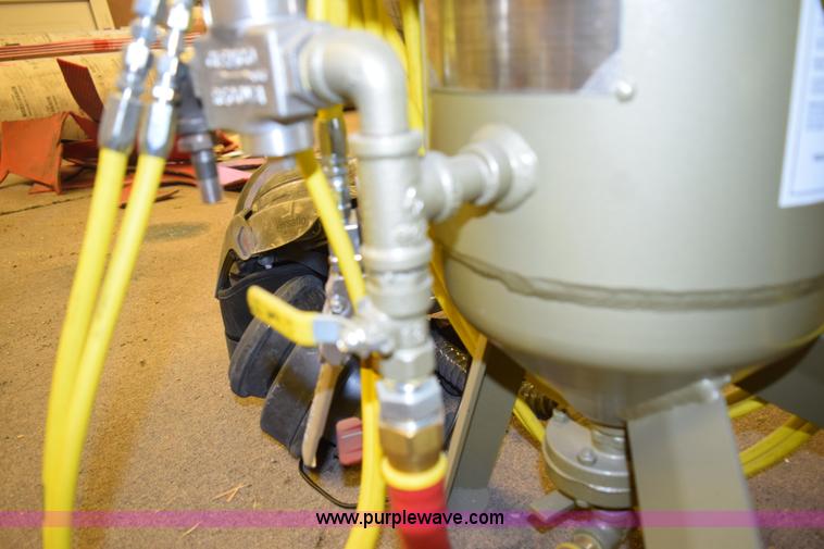 image for item L3332 2013 Clemco 1028 sand blaster