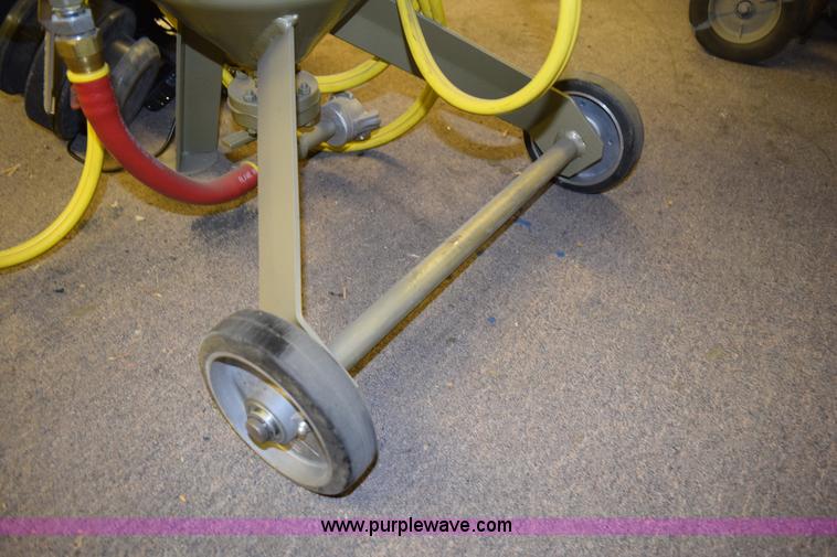 image for item L3332 2013 Clemco 1028 sand blaster