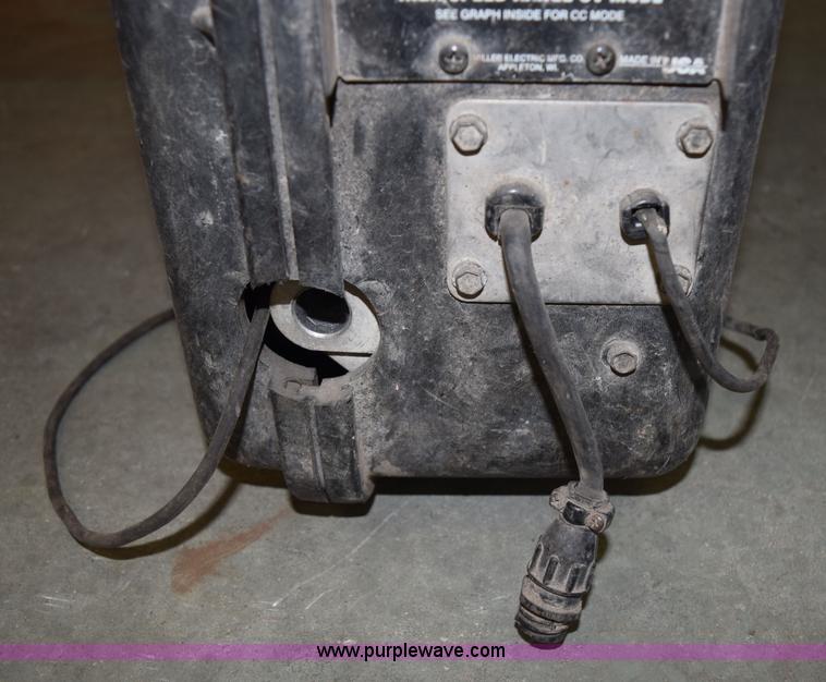 image for item L3376 Miller X-treme 12VS suitcase welder