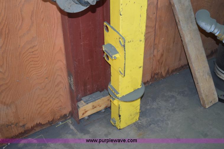 image for item L3394 Sumner R250 Roust-A-Bout