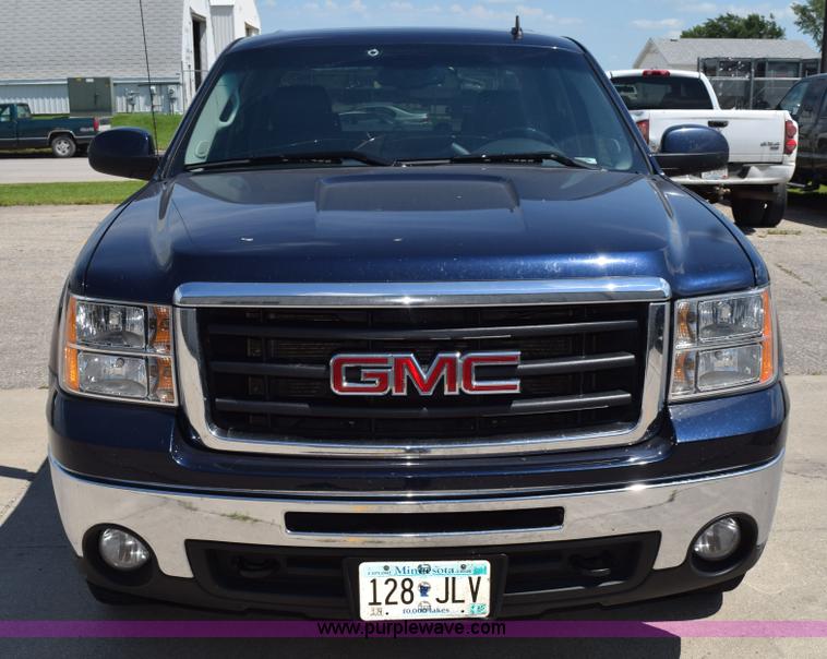 image for item L3432 2009 GMC Sierra 1500 Crew Cab pickup truck