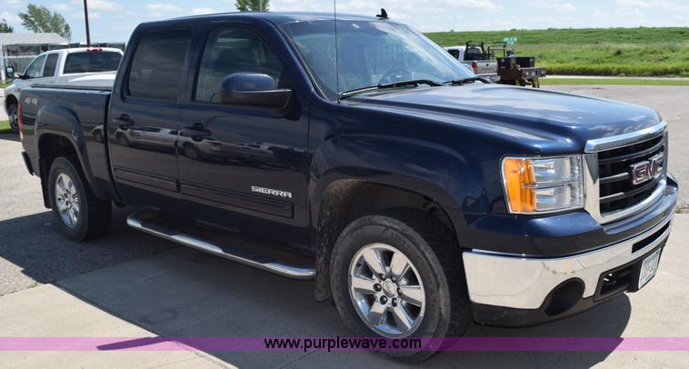 image for item L3432 2009 GMC Sierra 1500 Crew Cab pickup truck