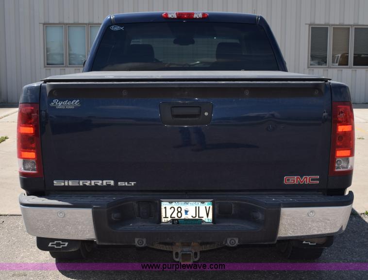 image for item L3432 2009 GMC Sierra 1500 Crew Cab pickup truck