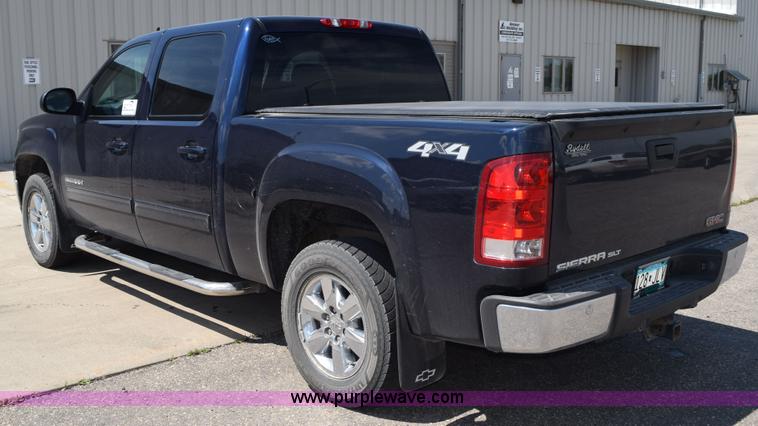 image for item L3432 2009 GMC Sierra 1500 Crew Cab pickup truck