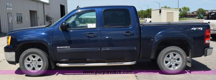 image for item L3432 2009 GMC Sierra 1500 Crew Cab pickup truck