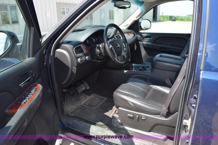 image for item L3432 2009 GMC Sierra 1500 Crew Cab pickup truck