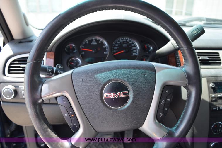 image for item L3432 2009 GMC Sierra 1500 Crew Cab pickup truck