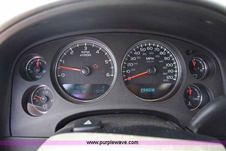 image for item L3432 2009 GMC Sierra 1500 Crew Cab pickup truck