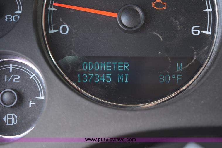 image for item L3432 2009 GMC Sierra 1500 Crew Cab pickup truck