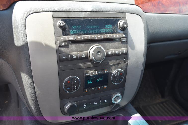 image for item L3432 2009 GMC Sierra 1500 Crew Cab pickup truck