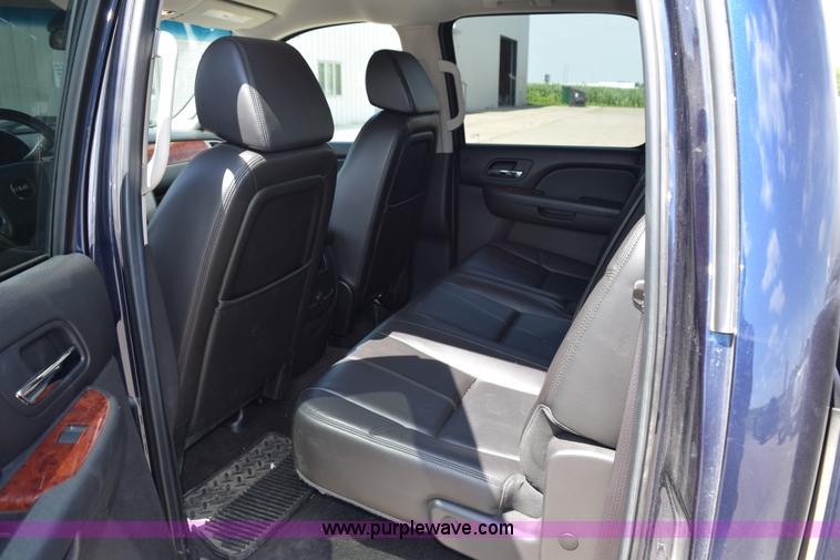 image for item L3432 2009 GMC Sierra 1500 Crew Cab pickup truck