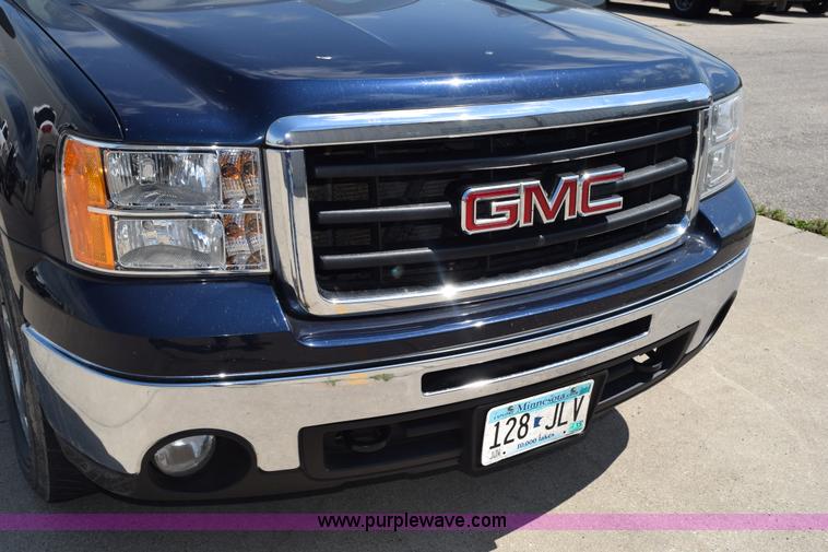 image for item L3432 2009 GMC Sierra 1500 Crew Cab pickup truck