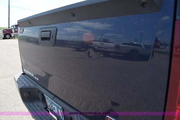 image for item L3432 2009 GMC Sierra 1500 Crew Cab pickup truck