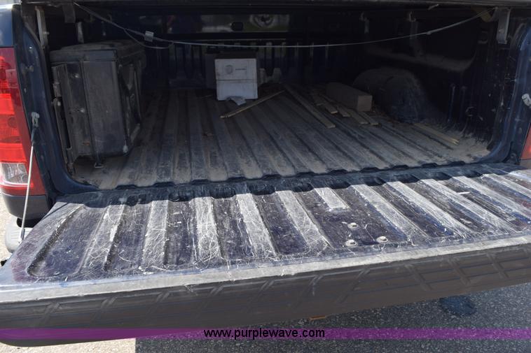 image for item L3432 2009 GMC Sierra 1500 Crew Cab pickup truck