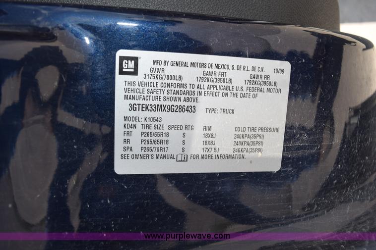 image for item L3432 2009 GMC Sierra 1500 Crew Cab pickup truck