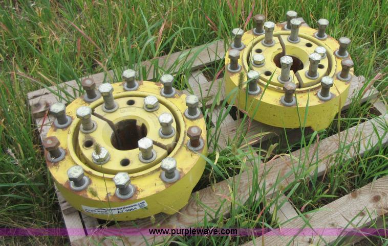 image for item AZ9064 John Deere tractor hubs
